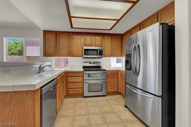 Building Photo - 5405 Ravana Ave