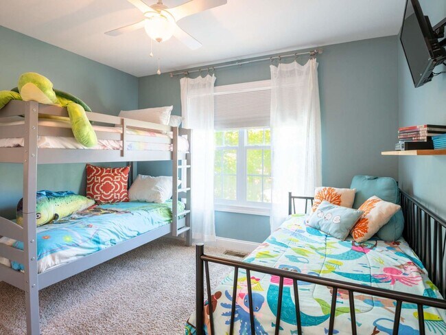 Building Photo - 4502 E Oak Island Dr
