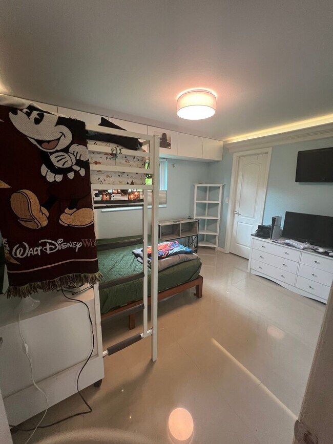 Building Photo - 3/2/2 Seasonal home in Deep Creek