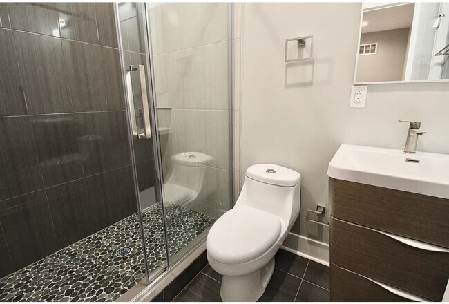 Building Photo - 1642 Cambridge St