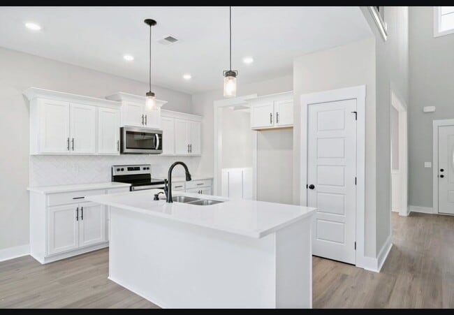 Building Photo - 955 Alton Dr