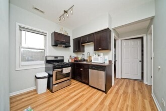 Building Photo - 3 bedroom in Chicago IL 60607