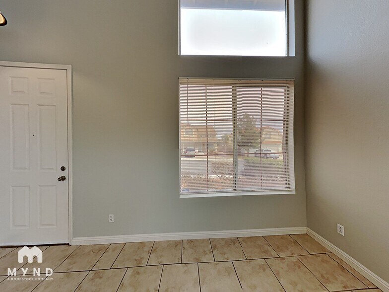 Building Photo - 245 Farlin Cir