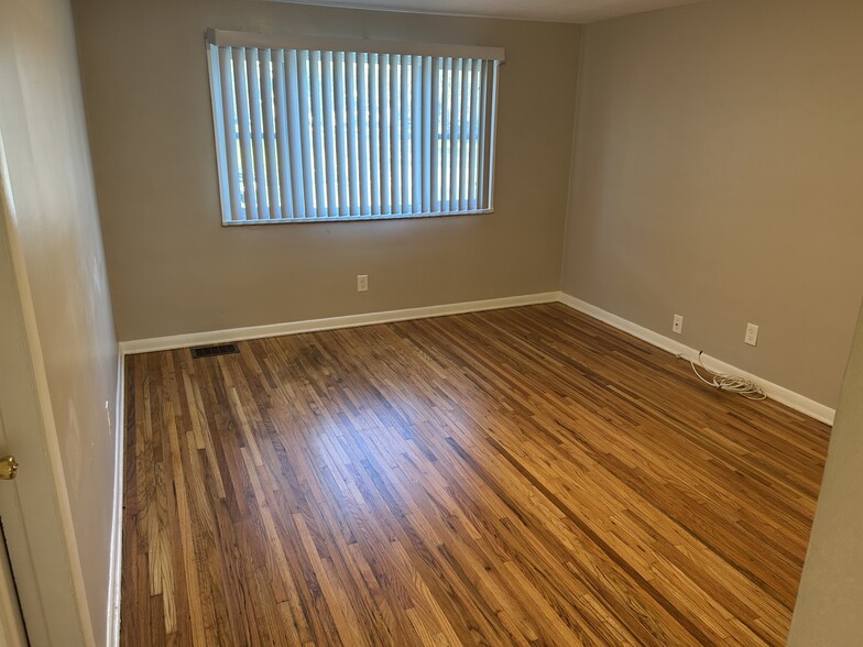 Building Photo - 94 Hinchey Ave