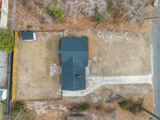 Building Photo - 340 Circle Dr