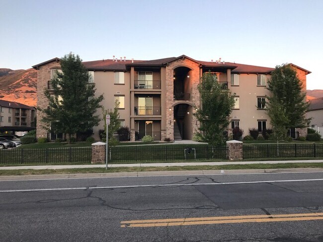 Building Photo - 610 N 400 W