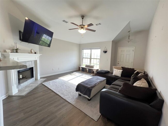 Building Photo - 467 Buena Vista Wy