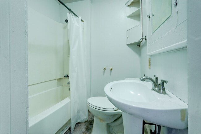 Building Photo - 85 Mapledale St