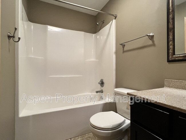 Building Photo - 1765 Sara Ct