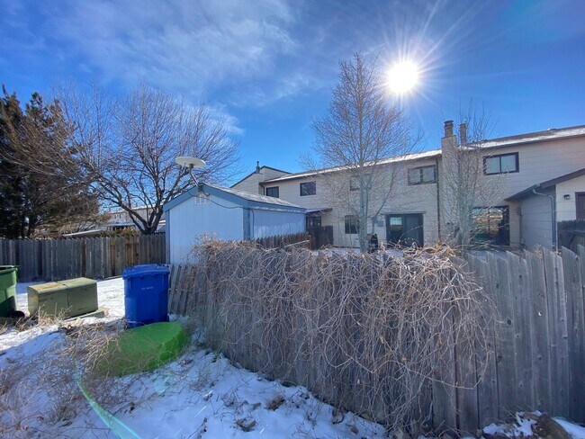 Building Photo - 3 Bedroom, 1.5 Bath Townhome W/ Attached S...