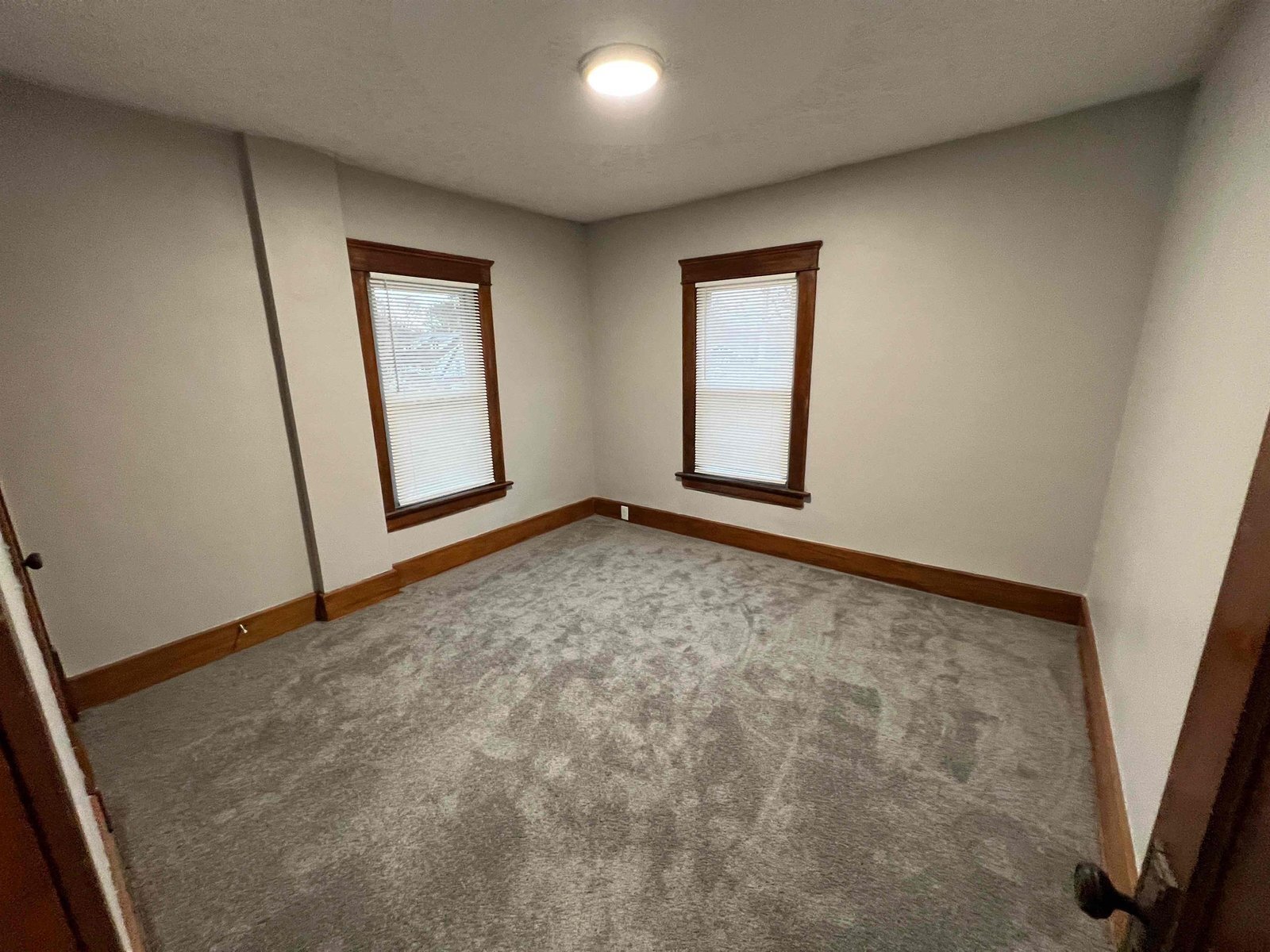 Building Photo - 1027 Delia Ave