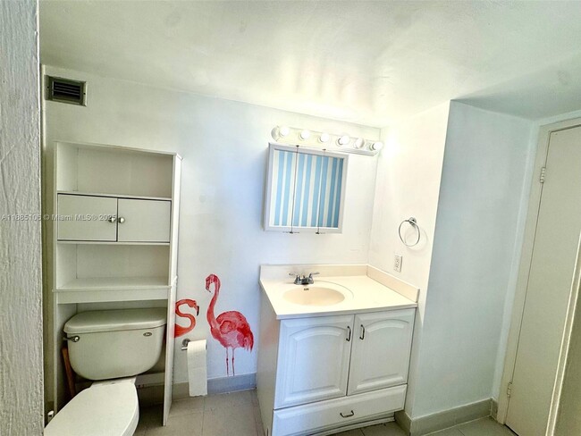 Building Photo - 1351 NE Miami Gardens Dr