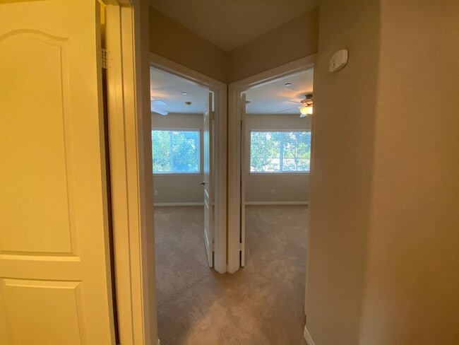 Building Photo - Great Tri-Level Townhome in Coastal Carlsbad Location!