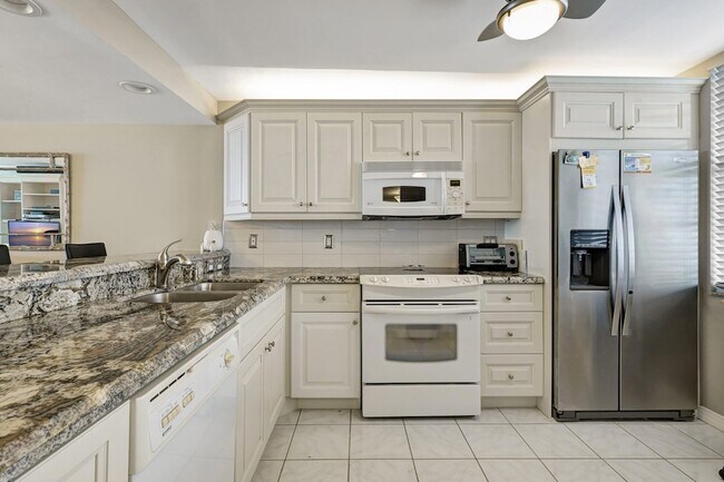 Building Photo - 840 Ocean Dr