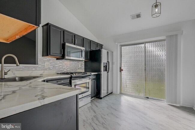 Building Photo - 9503 Fletcher Ave