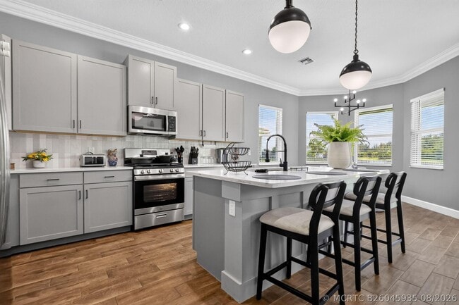 Building Photo - 15660 Goldfinch Cir