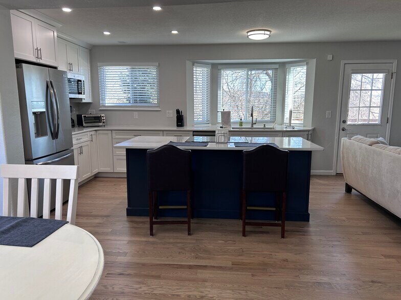 Building Photo - 4922 N Silverlace Dr