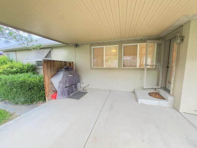 Building Photo - 207 S 50 W