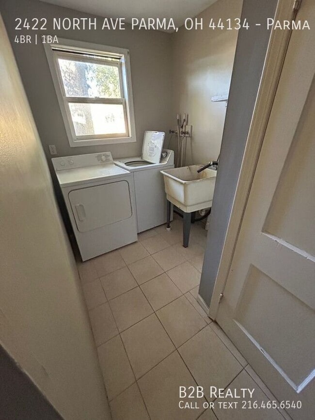 Building Photo - 2422 North Ave