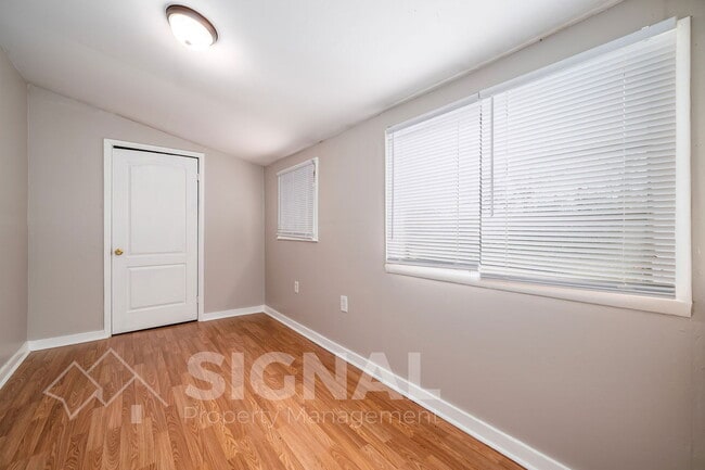 Building Photo - 529 Telford Ln