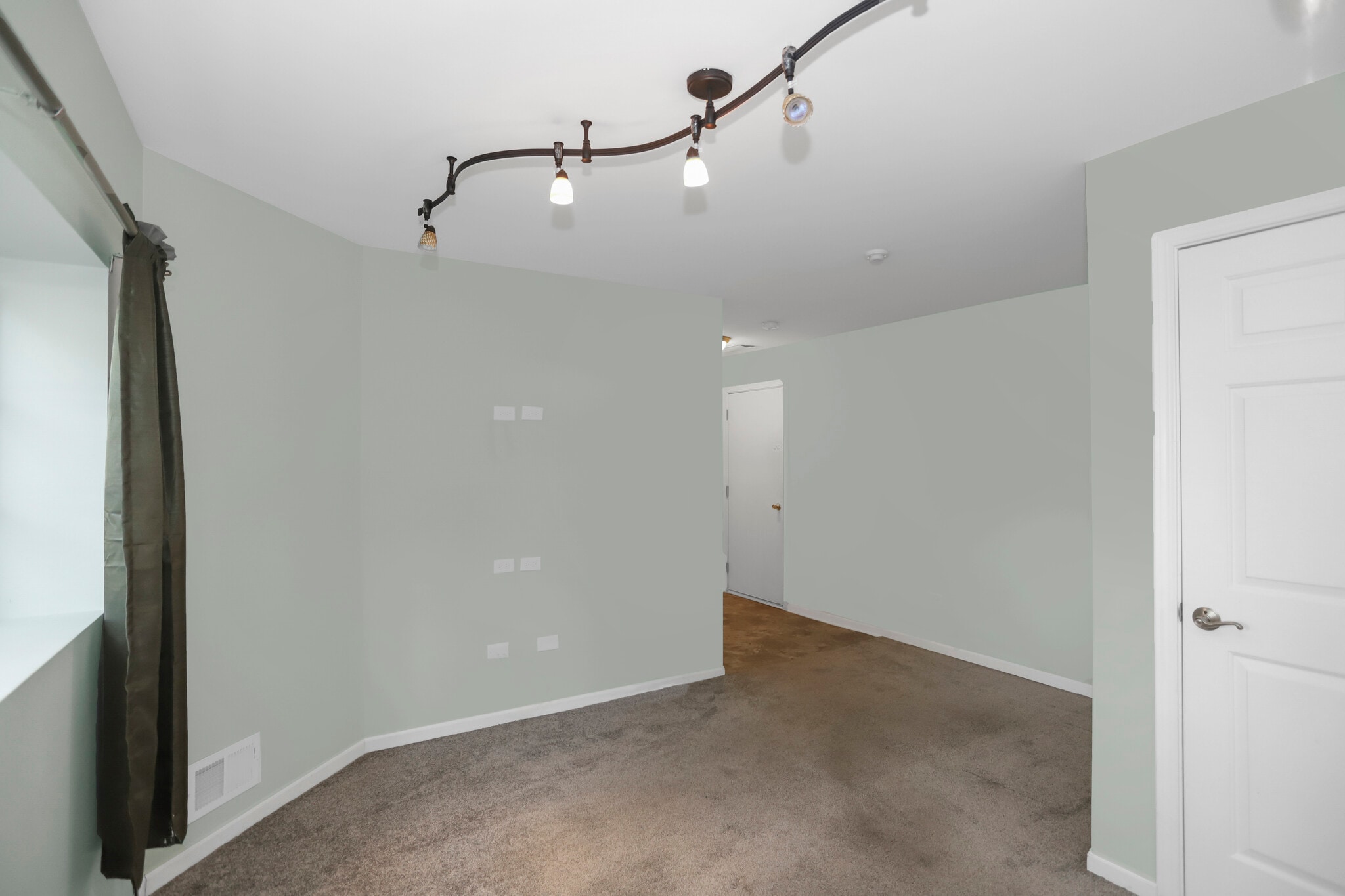 Building Photo - 910 Neudearborn Ln