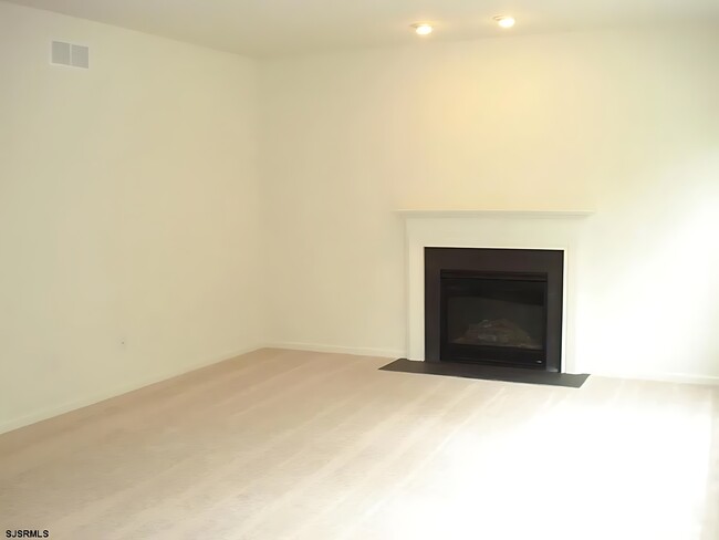 Building Photo - 3 Woodmere Avenue