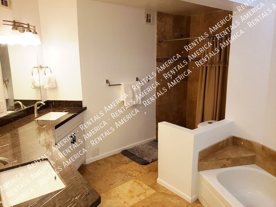 Building Photo - 10626 N 41st St