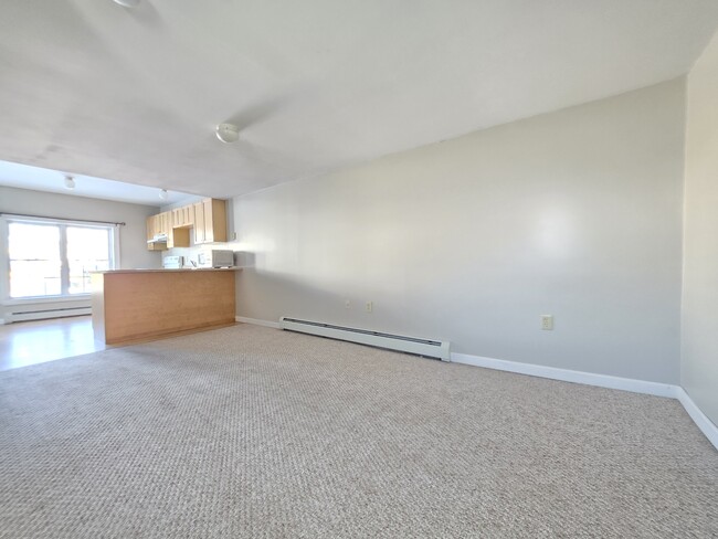 Building Photo - 208 Grove St