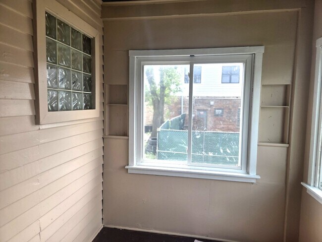 Building Photo - 2530 S 60th Ct