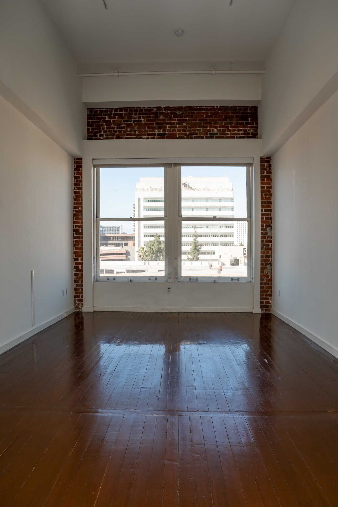 Building Photo - 257 S Spring St