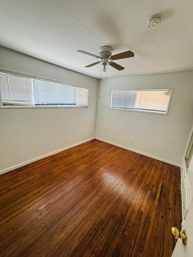 Building Photo - Charming property in Bakersfield – Minutes...