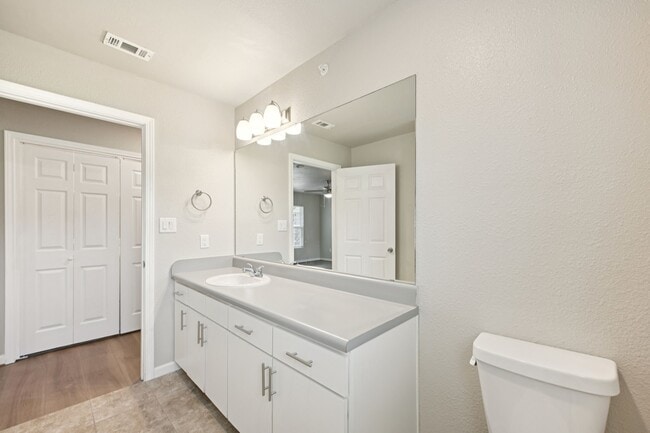 Building Photo - 254 Plez Morgan Dr