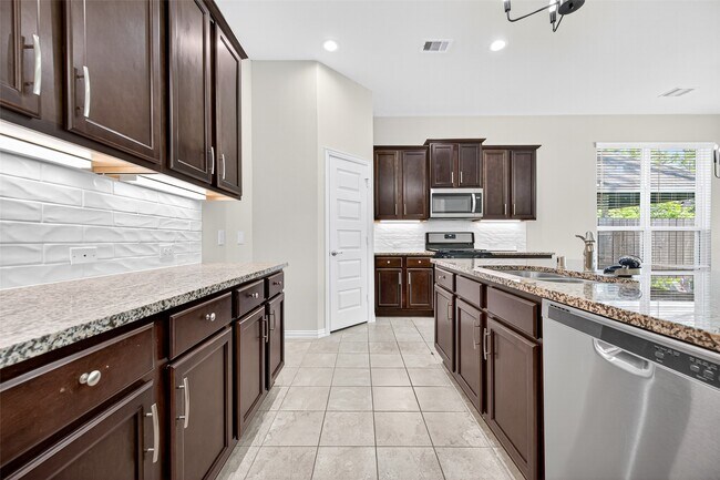 Building Photo - 40519 Goldeneye Pl