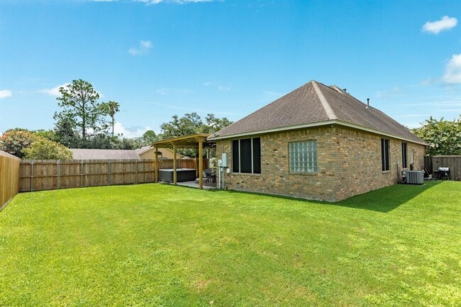 Building Photo - 400 S Amherst Dr