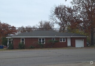 Building Photo - 847 W Knapp Ave