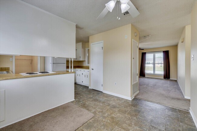 Building Photo - 125 Cyndee Cir