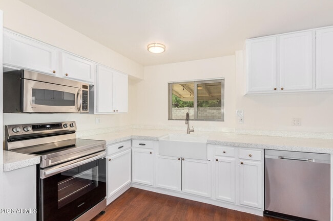 Building Photo - 108 W Balboa Dr