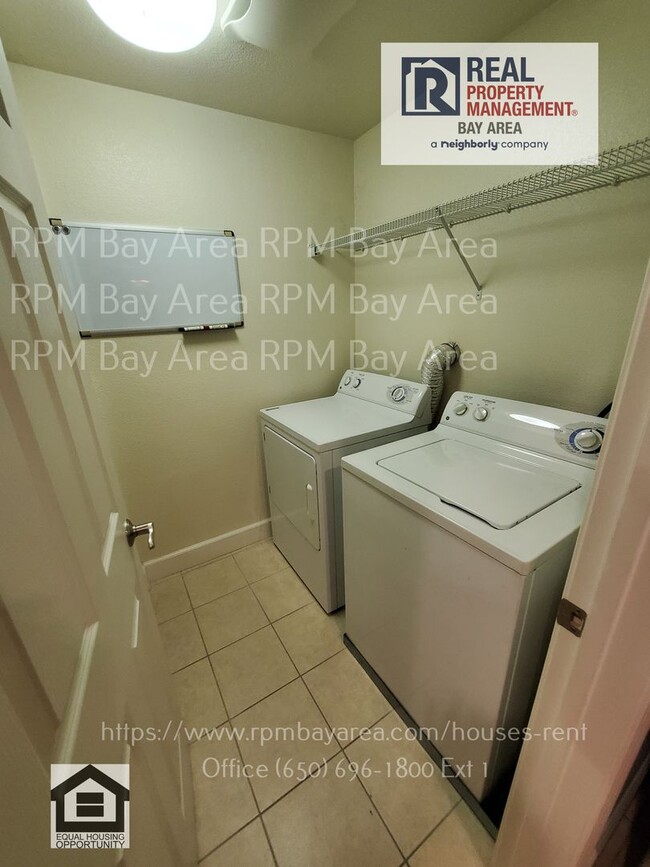 Building Photo - December Rent Special: 2 Bedroom 2.5 Bathr...