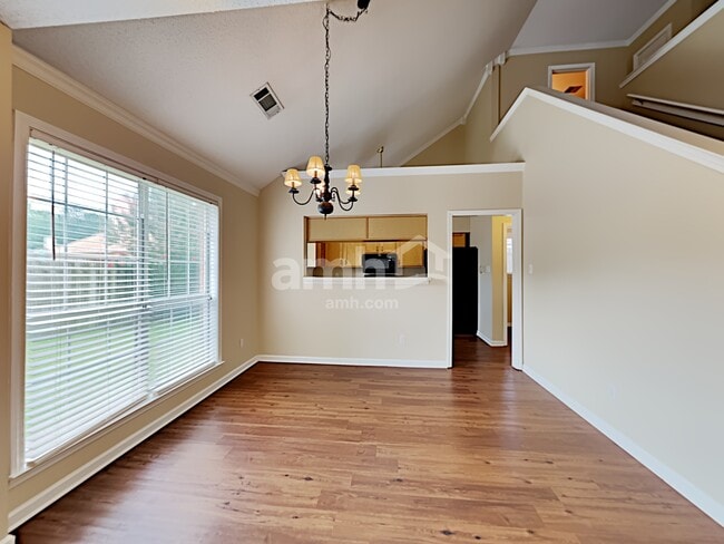 Building Photo - 9997 Woodland Grove Dr