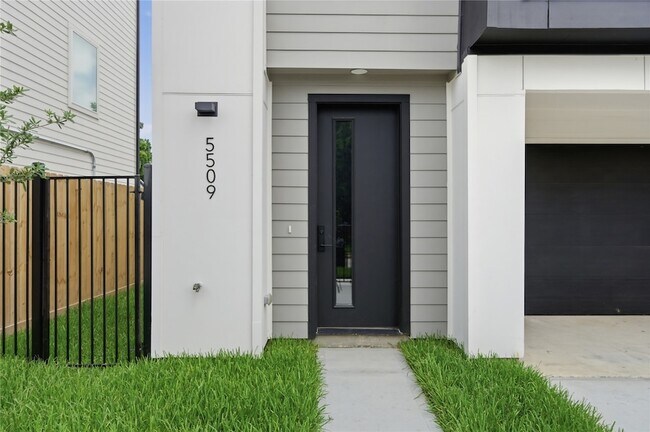 Building Photo - 5509 Hershe St