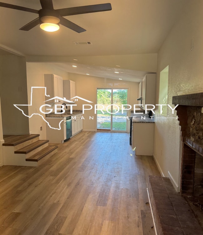 Building Photo - Beautifully Renovated 3 Bed, 2 Bath Home f...