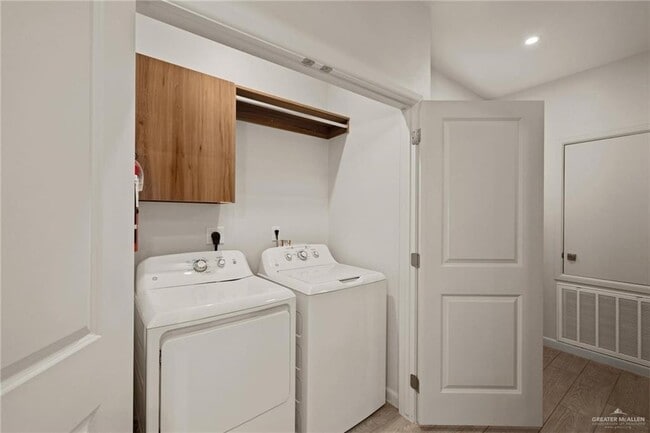 Building Photo - 19 19th St