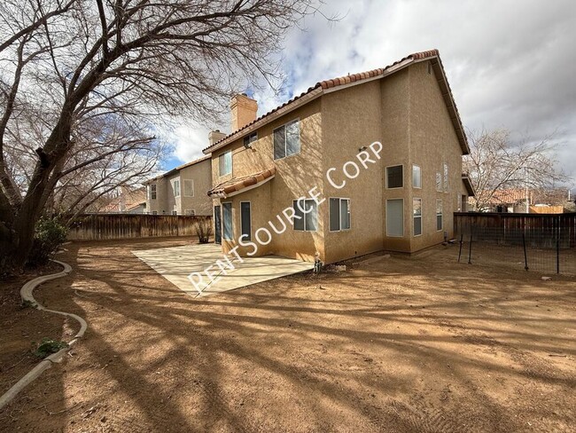 Building Photo - 3 Bedroom / 2.5 Bathroom House in Quartz Hill