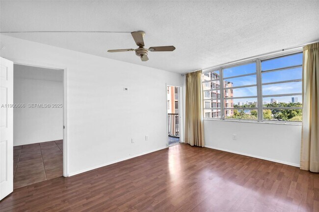 Building Photo - 1770 NE 191st St