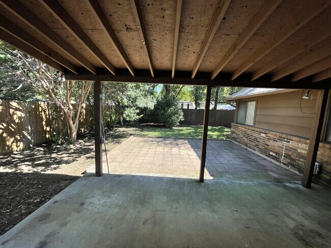 Building Photo - 3202 Fairview Dr