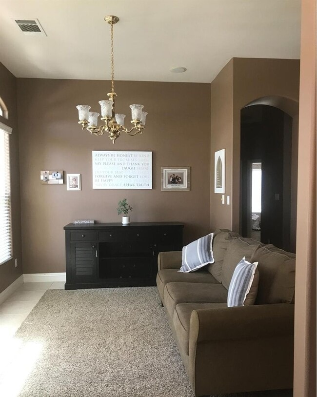Building Photo - West Bakersfield Custom Home for Rent!