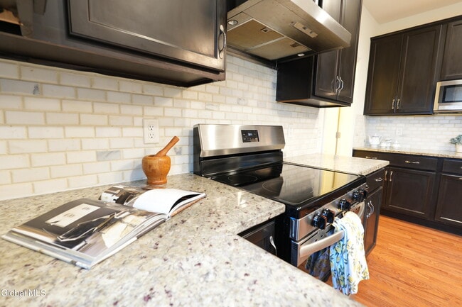 Building Photo - 1 Haywood Ln