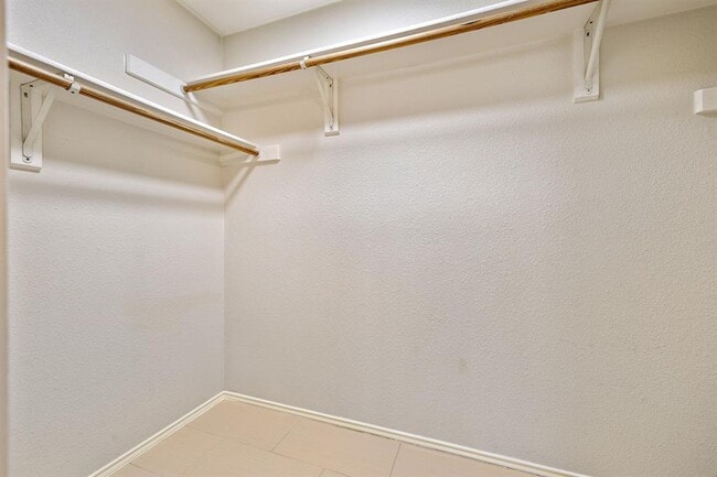 Building Photo - 2003 Dayflower Trce