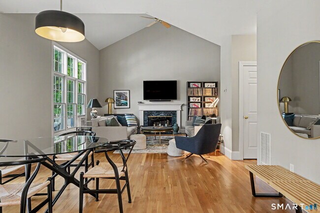 Building Photo - 1 Silvermine Rdg