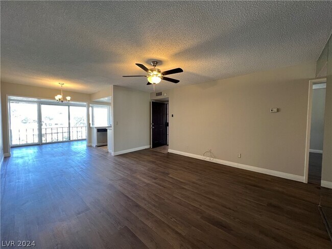 Building Photo - 1390 E Vegas Valley Dr